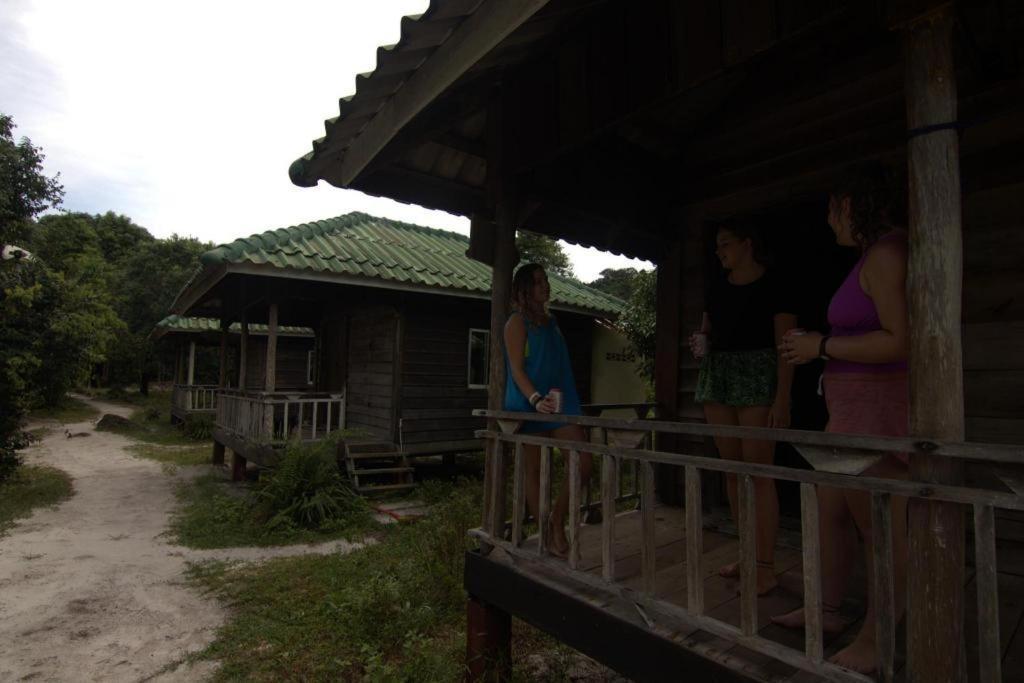 Mad Monkey Koh Rong Samloem Hostel Đảo Koh Rong Samloem Ngoại thất bức ảnh