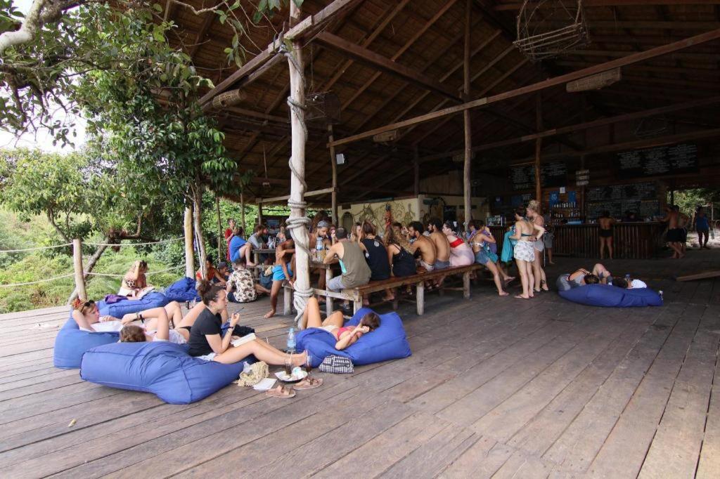 Mad Monkey Koh Rong Samloem Hostel Đảo Koh Rong Samloem Ngoại thất bức ảnh
