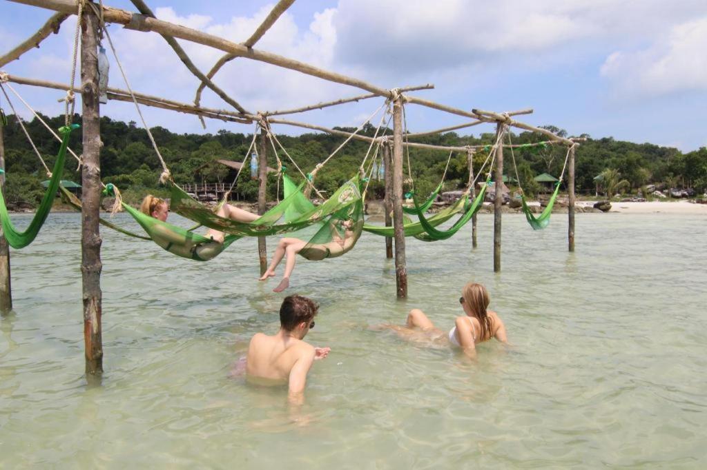Mad Monkey Koh Rong Samloem Hostel Đảo Koh Rong Samloem Ngoại thất bức ảnh